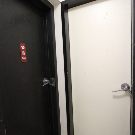 B1防音室入口